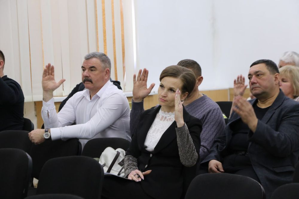Ольга Урайкина: Сегодня в большом зале администрации Бахчисарайского района после заседания президиума, где были предварительно рассмотрены проекты решений, состоялась 8-я сессия Бахчисарайского районного совета 3-го созыва Ольга Урайкина: Сегодня в большом зале администрации Бахчисарайского района после заседания президиума, где были предварительно рассмотрены проекты решений, состоялась 8-я сессия Бахчисарайского районного совета 3-го созыва
