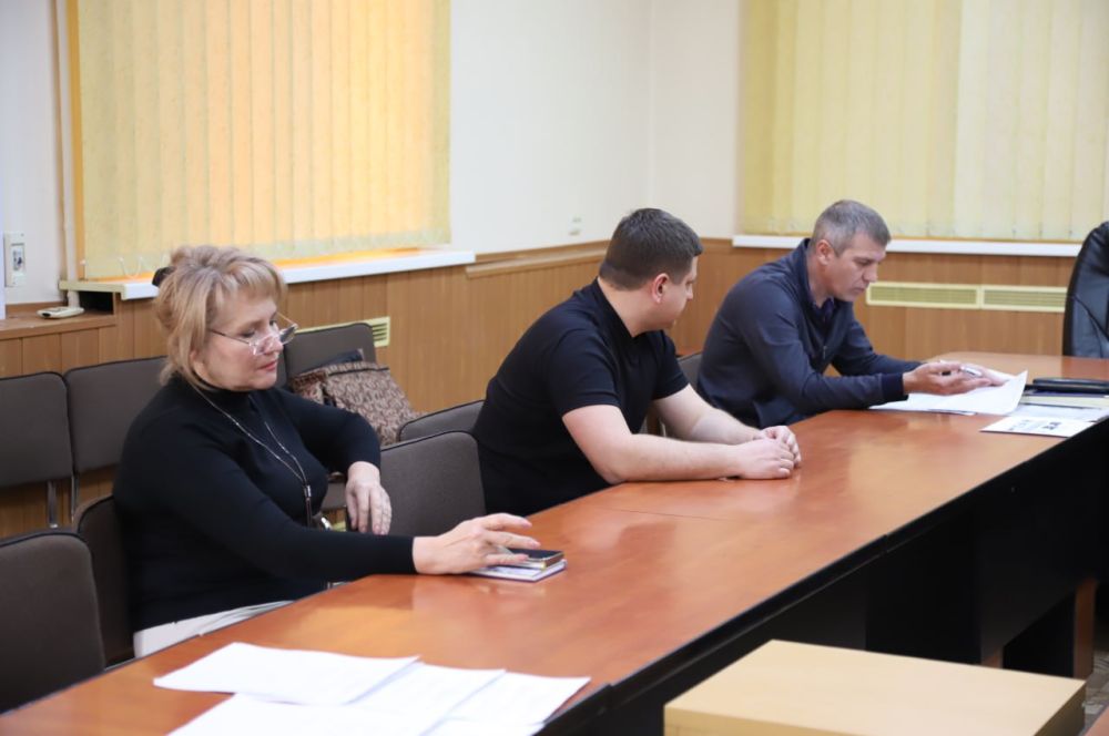 На заседании рабочей группы по мониторингу ситуации на рынке труда Бахчисарайского района было рассмотрено 12 материалов проверки, в результате чего легализовано 2 рабочих места На заседании рабочей группы по мониторингу ситуации на рынке труда Бахчисарайского района было рассмотрено 12 материалов проверки, в результате чего легализовано 2 рабочих места