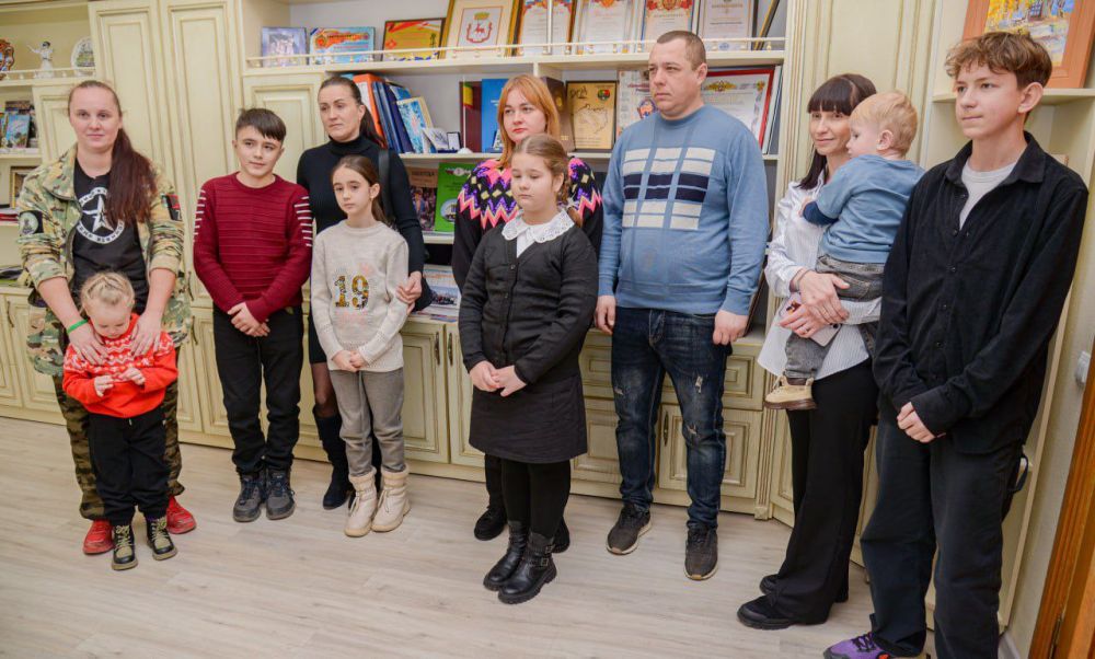 Александр Юрьев: Сегодня, в предпоследний день зимы, вручили подарки ребятам, принявшим участие во Всероссийской акции Движения Первых «Ёлка желаний» Александр Юрьев: Сегодня, в предпоследний день зимы, вручили подарки ребятам, принявшим участие во Всероссийской акции Движения Первых «Ёлка желаний»