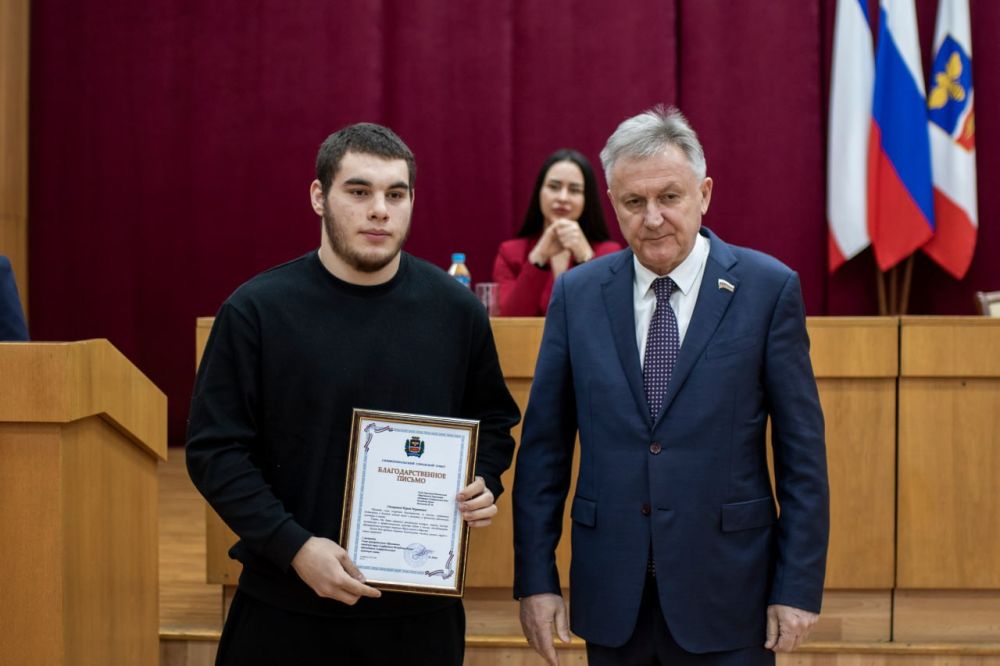 27 февраля глава муниципального образования городской округ Симферополь РК – председатель Симферопольского городского совета Виктор Агеев провел 13-ю очередную сессию Симферопольского горсовета 27 февраля глава муниципального образования городской округ Симферополь РК – председатель Симферопольского городского совета Виктор Агеев провел 13-ю очередную сессию Симферопольского горсовета