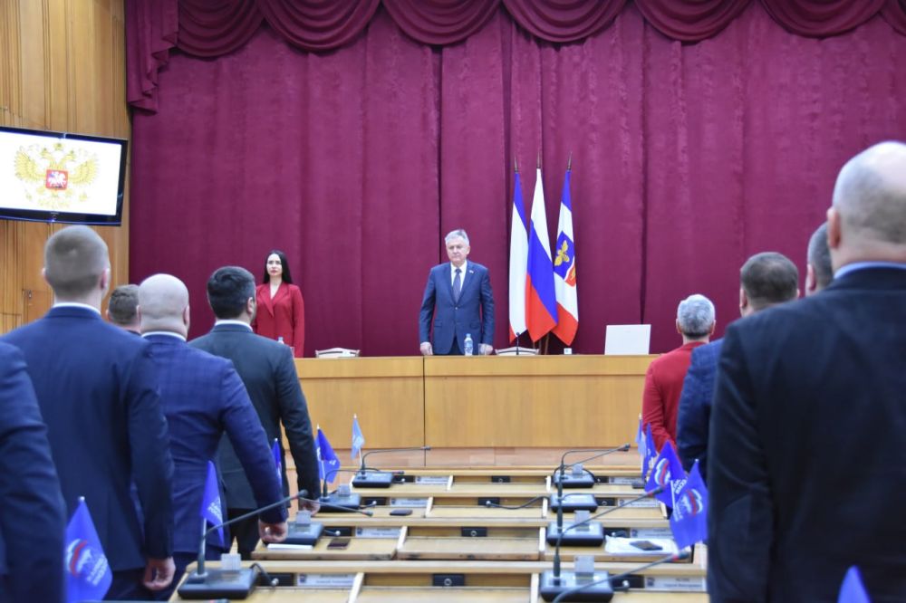 27 февраля глава муниципального образования городской округ Симферополь РК – председатель Симферопольского городского совета Виктор Агеев провел 13-ю очередную сессию Симферопольского горсовета 27 февраля глава муниципального образования городской округ Симферополь РК – председатель Симферопольского городского совета Виктор Агеев провел 13-ю очередную сессию Симферопольского горсовета
