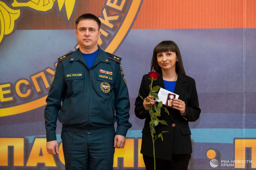 Сотрудники РИА Новости Крым получили награды от МЧС России Сотрудники РИА Новости Крым получили награды от МЧС России
