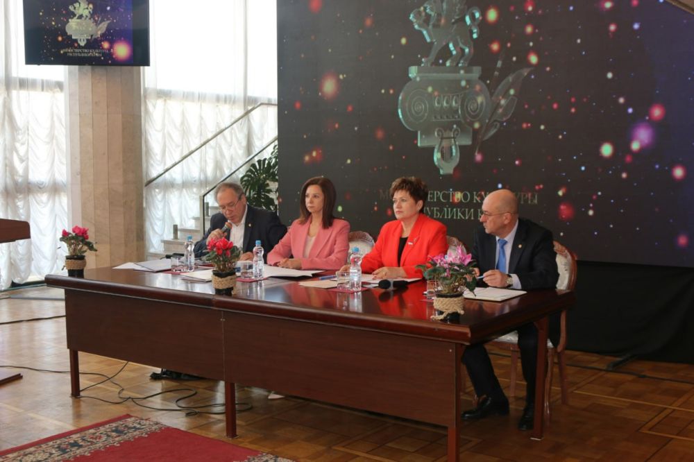 Заместитель главы администрации - начальник отдела культуры и межнациональных отношений Олеся Гуляева представила доклад о подведомственной деятельности на заседании итоговой коллегии Министерства культуры Республики Крым... Заместитель главы администрации - начальник отдела культуры и межнациональных отношений Олеся Гуляева представила доклад о подведомственной деятельности на заседании итоговой коллегии Министерства культуры Республики Крым...