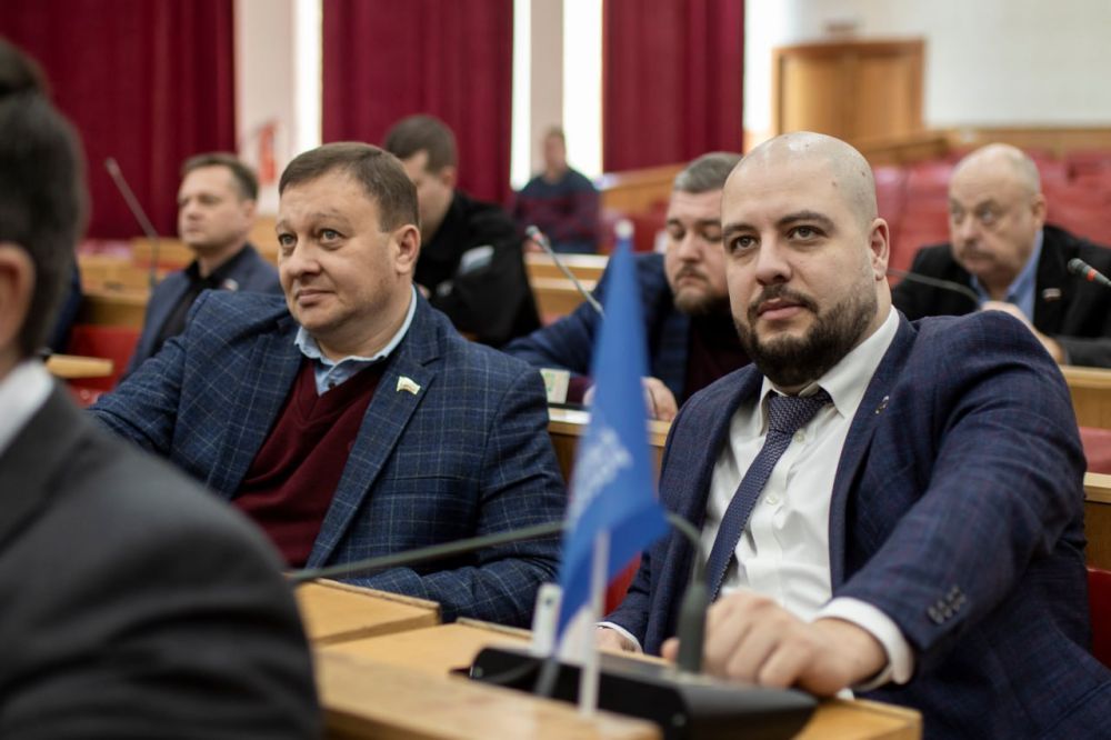 27 февраля глава муниципального образования городской округ Симферополь РК – председатель Симферопольского городского совета Виктор Агеев провел 13-ю очередную сессию Симферопольского горсовета 27 февраля глава муниципального образования городской округ Симферополь РК – председатель Симферопольского городского совета Виктор Агеев провел 13-ю очередную сессию Симферопольского горсовета