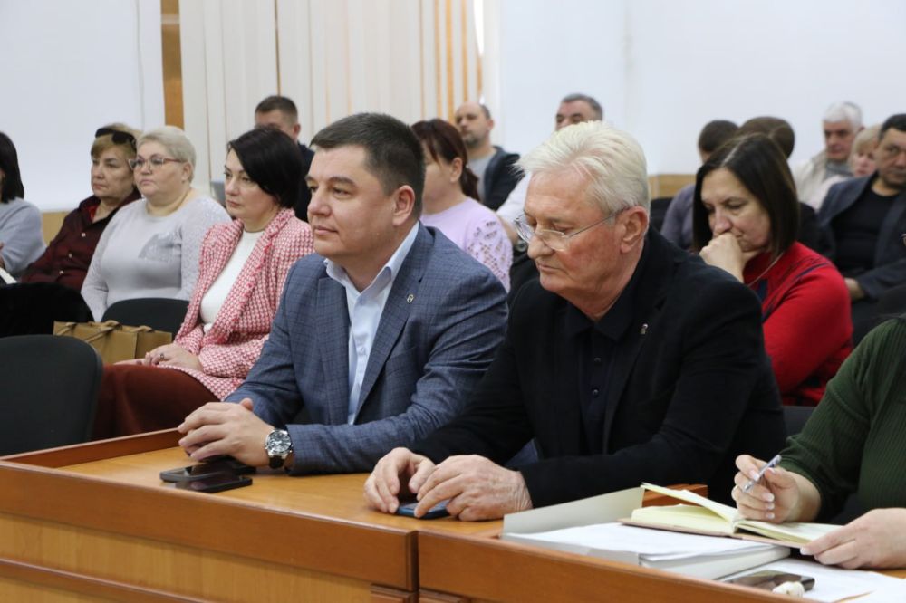 Ольга Урайкина: Сегодня в большом зале администрации Бахчисарайского района после заседания президиума, где были предварительно рассмотрены проекты решений, состоялась 8-я сессия Бахчисарайского районного совета 3-го созыва Ольга Урайкина: Сегодня в большом зале администрации Бахчисарайского района после заседания президиума, где были предварительно рассмотрены проекты решений, состоялась 8-я сессия Бахчисарайского районного совета 3-го созыва