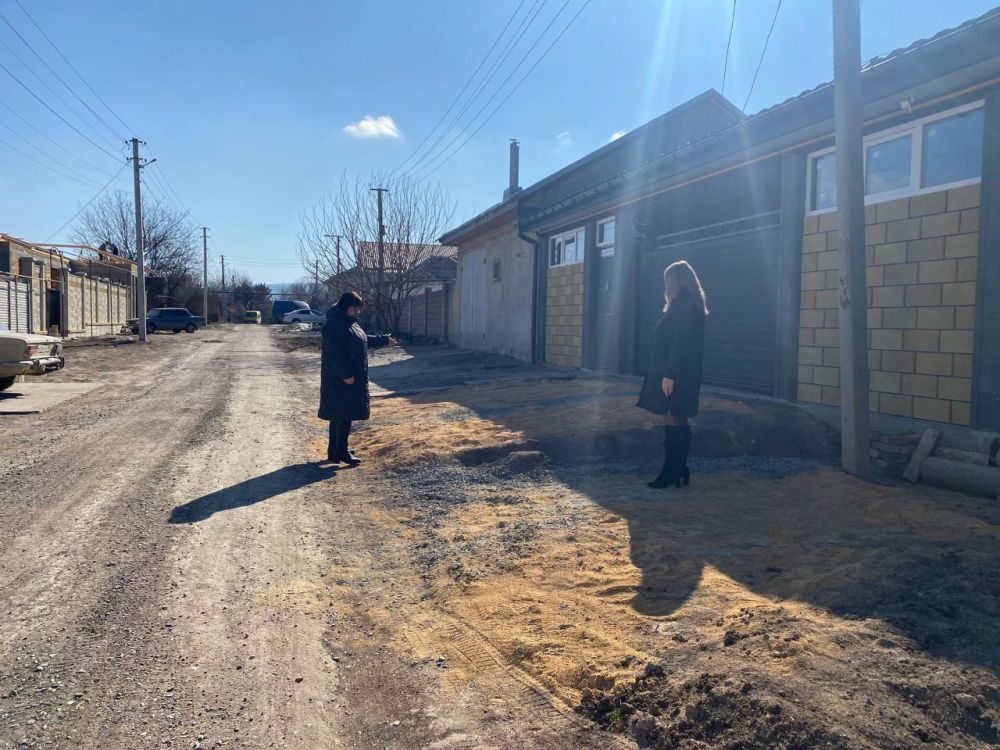 Заместитель главы администрации Бахчисарайского района Олеся Гуляева проинспектировала выполнение мероприятий по благоустройству Железнодорожненского поселения Заместитель главы администрации Бахчисарайского района Олеся Гуляева проинспектировала выполнение мероприятий по благоустройству Железнодорожненского поселения