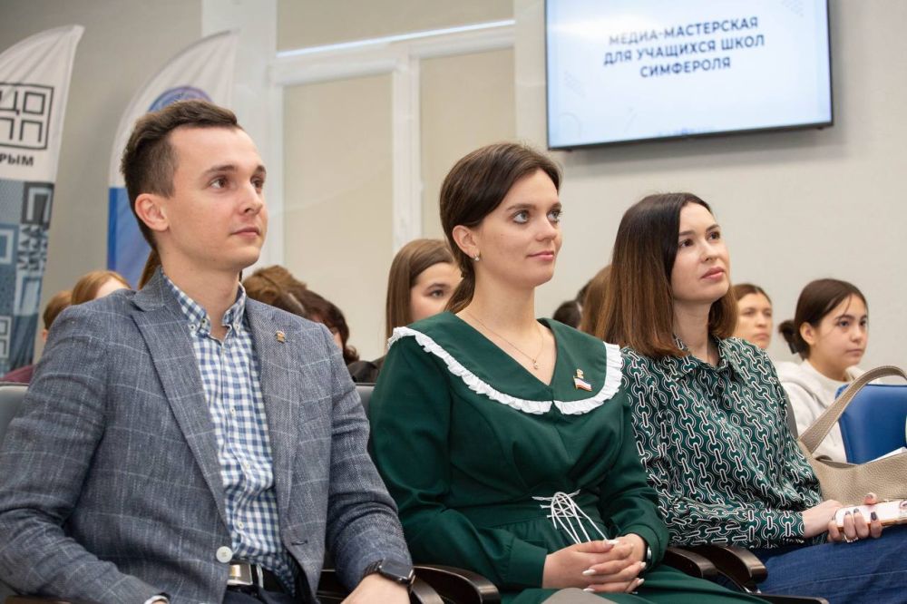Симферопольским школьникам провели мастер-класс по журналистике Симферопольским школьникам провели мастер-класс по журналистике