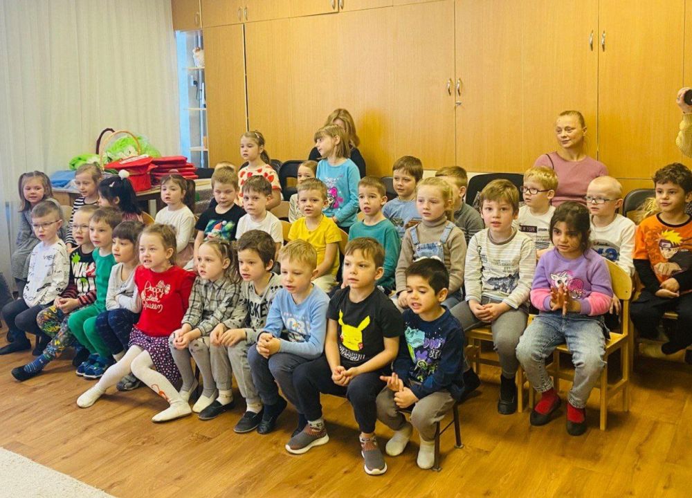 Детский фольклорный ансамбль «РАдоница» выступил с творческой программой, посвящённой Масленице Детский фольклорный ансамбль «РАдоница» выступил с творческой программой, посвящённой Масленице