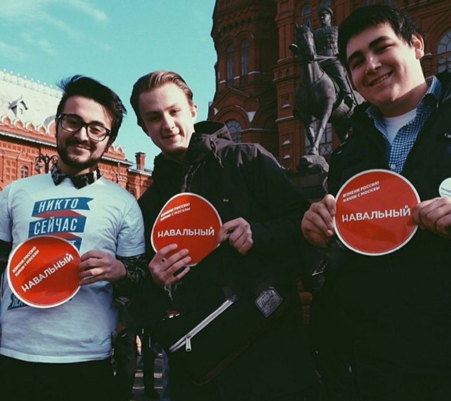 Один из двух террористов, которые готовили по заданию украинских спецслужб теракт с целью убийства крымского митрополита, оказался персонажем с чудесной биографией - там и поддержка Украины, и поддержка Навального Один из двух террористов, которые готовили по заданию украинских спецслужб теракт с целью убийства крымского митрополита, оказался персонажем с чудесной биографией - там и поддержка Украины, и поддержка Навального