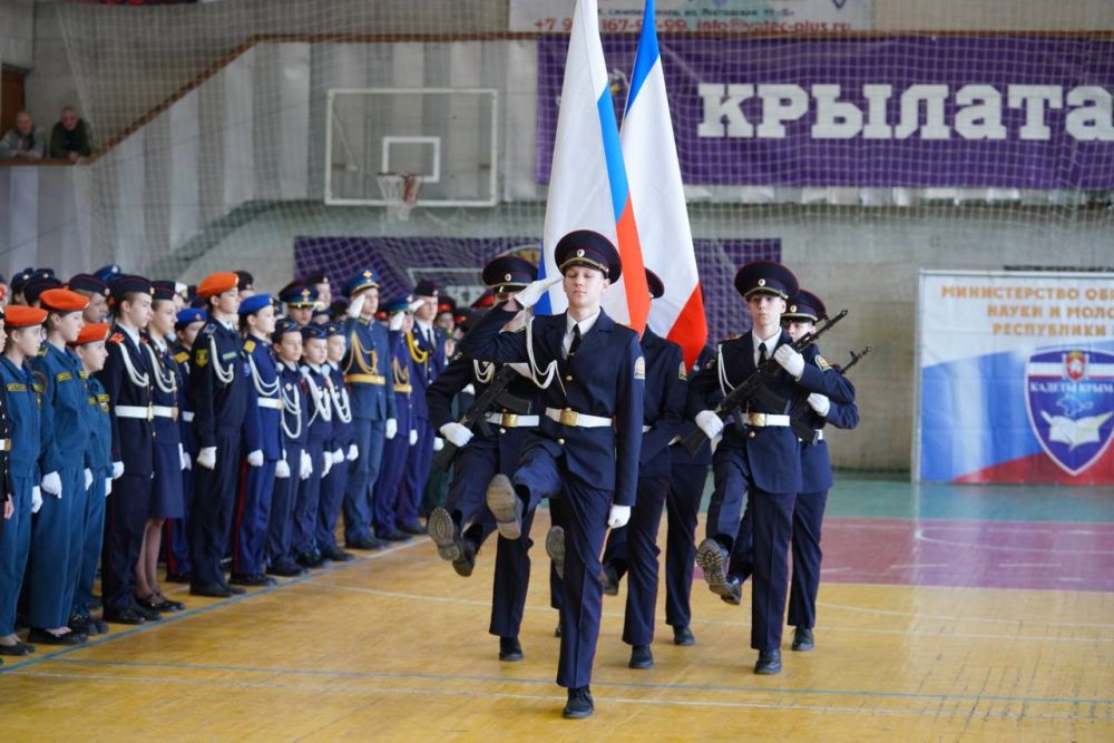 Растим патриотов. В Республике Крым проходит региональный этап военно-спортивного кадетского многоборья «Растим патриотов» среди учащихся кадетских и казачьих классов общеобразовательных организаций Растим патриотов. В Республике Крым проходит региональный этап военно-спортивного кадетского многоборья «Растим патриотов» среди учащихся кадетских и казачьих классов общеобразовательных организаций
