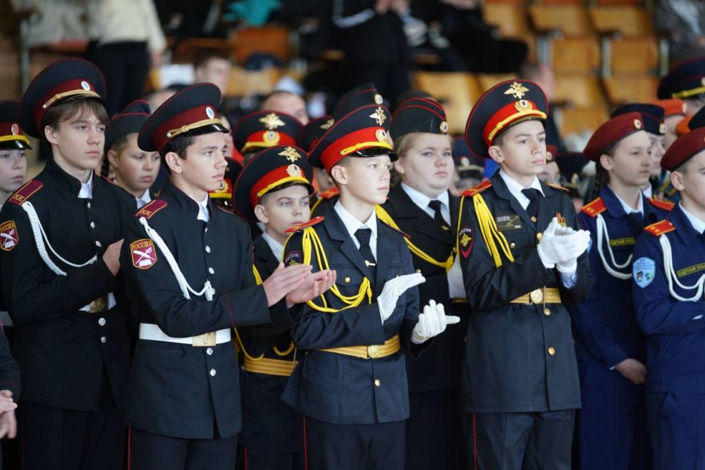 Растим патриотов. В Республике Крым проходит региональный этап военно-спортивного кадетского многоборья «Растим патриотов» среди учащихся кадетских и казачьих классов общеобразовательных организаций Растим патриотов. В Республике Крым проходит региональный этап военно-спортивного кадетского многоборья «Растим патриотов» среди учащихся кадетских и казачьих классов общеобразовательных организаций