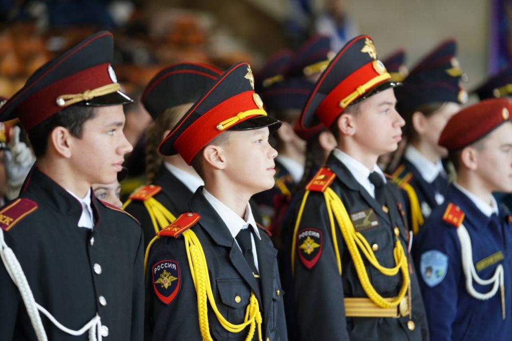 Растим патриотов. В Республике Крым проходит региональный этап военно-спортивного кадетского многоборья «Растим патриотов» среди учащихся кадетских и казачьих классов общеобразовательных организаций Растим патриотов. В Республике Крым проходит региональный этап военно-спортивного кадетского многоборья «Растим патриотов» среди учащихся кадетских и казачьих классов общеобразовательных организаций