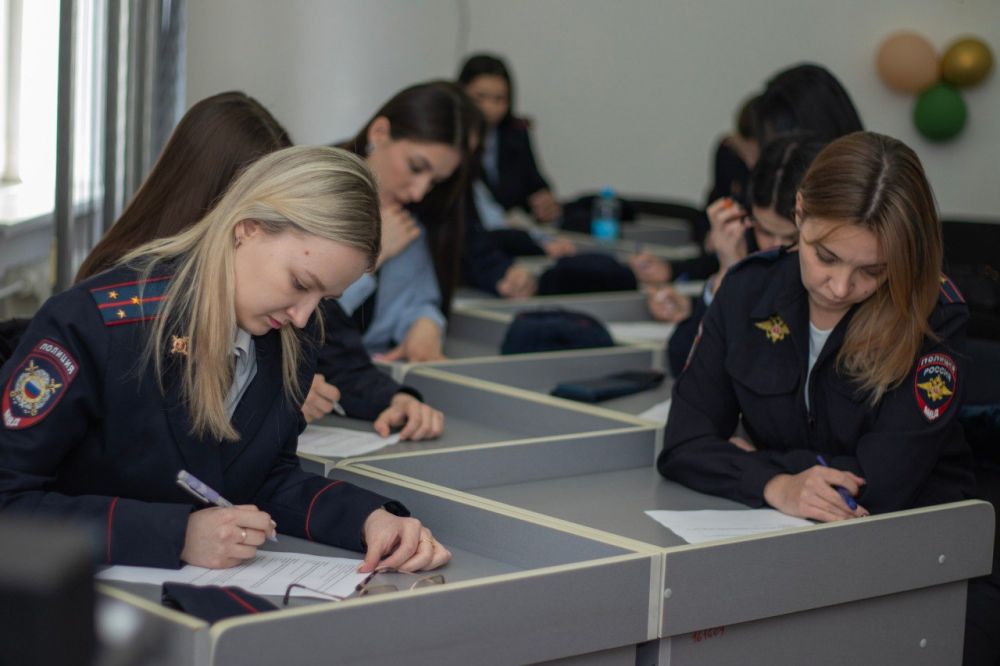 В МВД по Республике Крым выбраны финалистки II этапа регионального конкурса «Леди в погонах-2025», приуроченного к Международному женскому дню В МВД по Республике Крым выбраны финалистки II этапа регионального конкурса «Леди в погонах-2025», приуроченного к Международному женскому дню