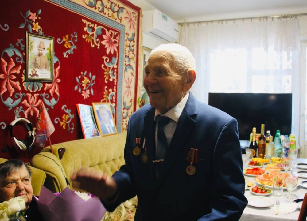 #с_праздником. Сегодня свой вековой юбилей отмечает ветеран Великой Отечественной войны Александр Петрович РЫЖЕНКО, кавалер двух медалей «За отвагу» и ордена Отечественной войны II степени #с_праздником. Сегодня свой вековой юбилей отмечает ветеран Великой Отечественной войны Александр Петрович РЫЖЕНКО, кавалер двух медалей «За отвагу» и ордена Отечественной войны II степени