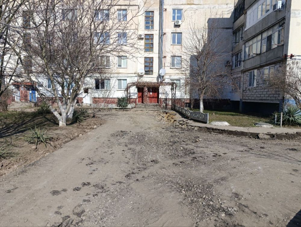 28 февраля 2025 года в Джанкойском районе начались работы по благоустройству придомовых и общественных территорий 28 февраля 2025 года в Джанкойском районе начались работы по благоустройству придомовых и общественных территорий