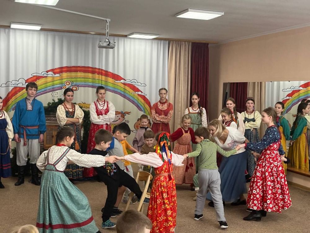Детский фольклорный ансамбль «РАдоница» выступил с творческой программой, посвящённой Масленице Детский фольклорный ансамбль «РАдоница» выступил с творческой программой, посвящённой Масленице