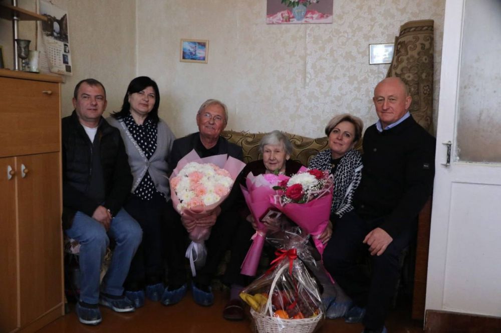 Анжелика Ястребова: По поручению Председателя Государственного совета Республики Крым Владимира Константинова с глубокой благодарностью были вручены медали «80 лет Победы в Великой Отечественной войне 1941-1945 гг.»... Анжелика Ястребова: По поручению Председателя Государственного совета Республики Крым Владимира Константинова с глубокой благодарностью были вручены медали «80 лет Победы в Великой Отечественной войне 1941-1945 гг.»...