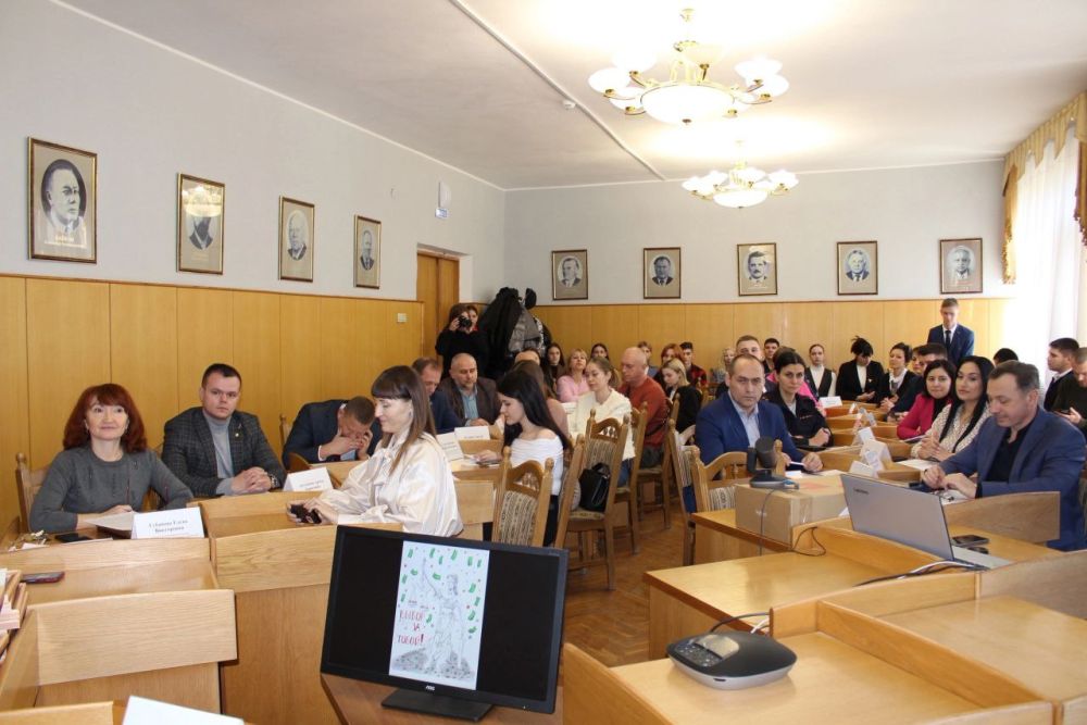 Заместитель председателя Госкомнаца Крыма Айкуи Арутюнян приняла участие в заседании Регионального совета по гражданско-патриотическому воспитанию, профилактике терроризма и деструктивного поведения молодежи при вузе Заместитель председателя Госкомнаца Крыма Айкуи Арутюнян приняла участие в заседании Регионального совета по гражданско-патриотическому воспитанию, профилактике терроризма и деструктивного поведения молодежи при вузе