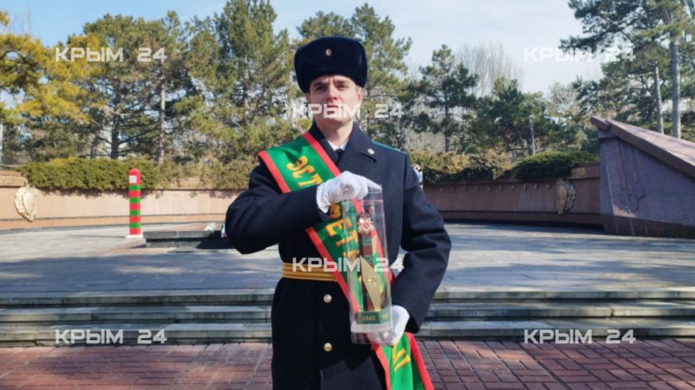 В Симферополе стартовала международная военно-патриотическая акция «Эстафета Победы вдоль внешних границ государств — участников СНГ» В Симферополе стартовала международная военно-патриотическая акция «Эстафета Победы вдоль внешних границ государств — участников СНГ»