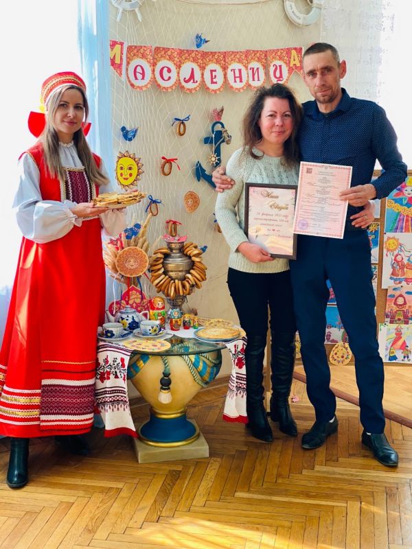 Феодосийский городской отдел ЗАГС в праздничные дни провёл торжественную церемонию регистрации брака 100-ой пары молодоженов этого года. Феодосийский городской отдел ЗАГС в праздничные дни провёл торжественную церемонию регистрации брака 100-ой пары молодоженов этого года.