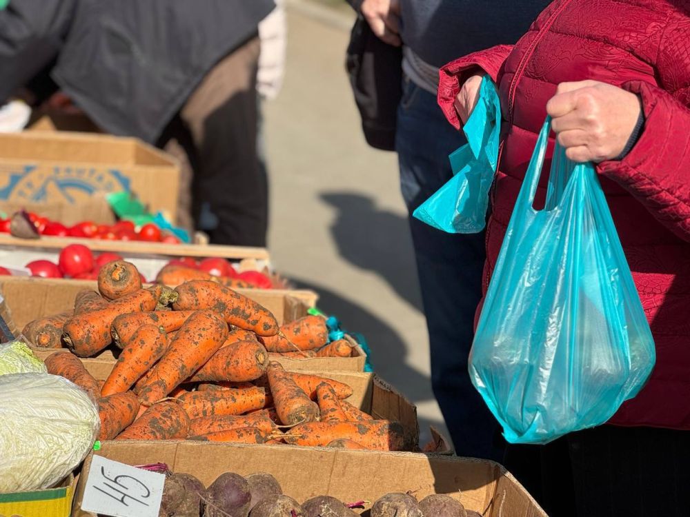 В Симферополе состоялись сельскохозяйственные ярмарки на трех традиционных адресах: В Симферополе состоялись сельскохозяйственные ярмарки на трех традиционных адресах: