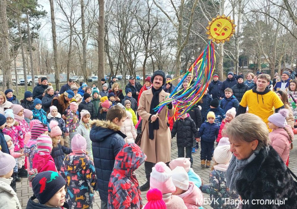 Сегодня в парке Гагарина провожали Масленицу: весело прощались с зимой и встречали долгожданную весну Сегодня в парке Гагарина провожали Масленицу: весело прощались с зимой и встречали долгожданную весну