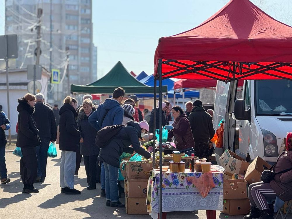 В Симферополе состоялись сельскохозяйственные ярмарки на трех традиционных адресах: В Симферополе состоялись сельскохозяйственные ярмарки на трех традиционных адресах: