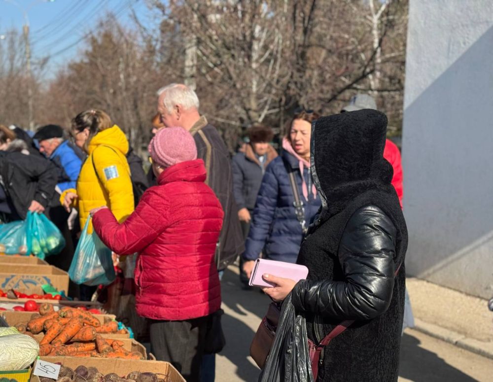 В Симферополе состоялись сельскохозяйственные ярмарки на трех традиционных адресах: В Симферополе состоялись сельскохозяйственные ярмарки на трех традиционных адресах: