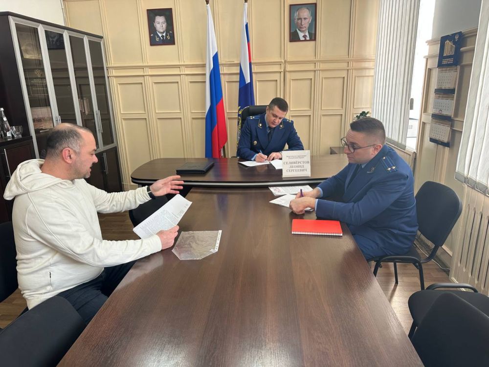 В минувший четверг, 27 февраля 2025 года, заместитель прокурора республики Леонид Селивёрстов провел приемы граждан на базе прокуратур Киевского и Железнодорожного районов города Симферополя В минувший четверг, 27 февраля 2025 года, заместитель прокурора республики Леонид Селивёрстов провел приемы граждан на базе прокуратур Киевского и Железнодорожного районов города Симферополя