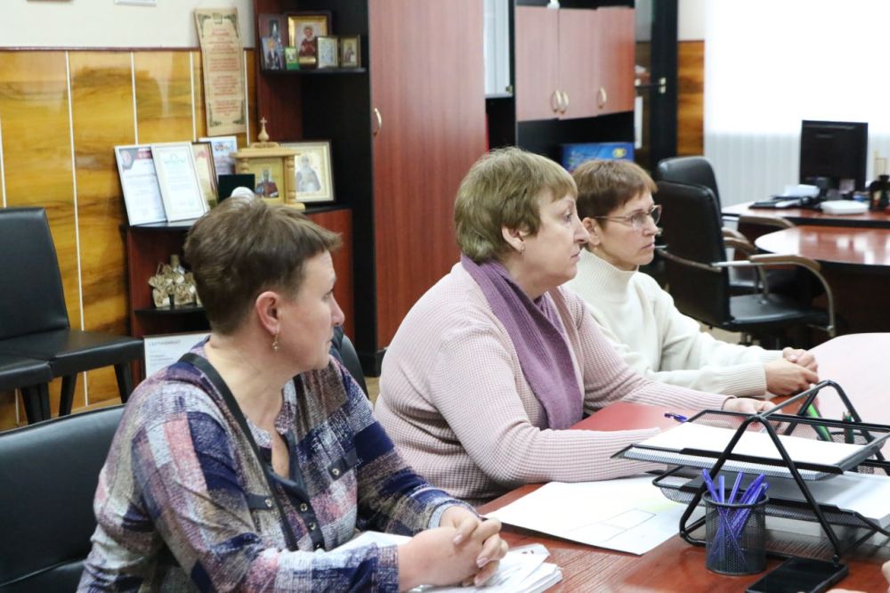 Ольга Урайкина: В рамках следующего приёма граждан, встреча прошла при участии заместителя главы администрации Бахчисарайского района Екатерины Глинкиной, начальника отдела по вопросам архитектуры, градостроительства... Ольга Урайкина: В рамках следующего приёма граждан, встреча прошла при участии заместителя главы администрации Бахчисарайского района Екатерины Глинкиной, начальника отдела по вопросам архитектуры, градостроительства...
