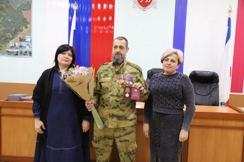 Анжелика Ястребова: Участника специальной военной операции из Бахчисарайского района наградили медалью «За храбрость» Анжелика Ястребова: Участника специальной военной операции из Бахчисарайского района наградили медалью «За храбрость»