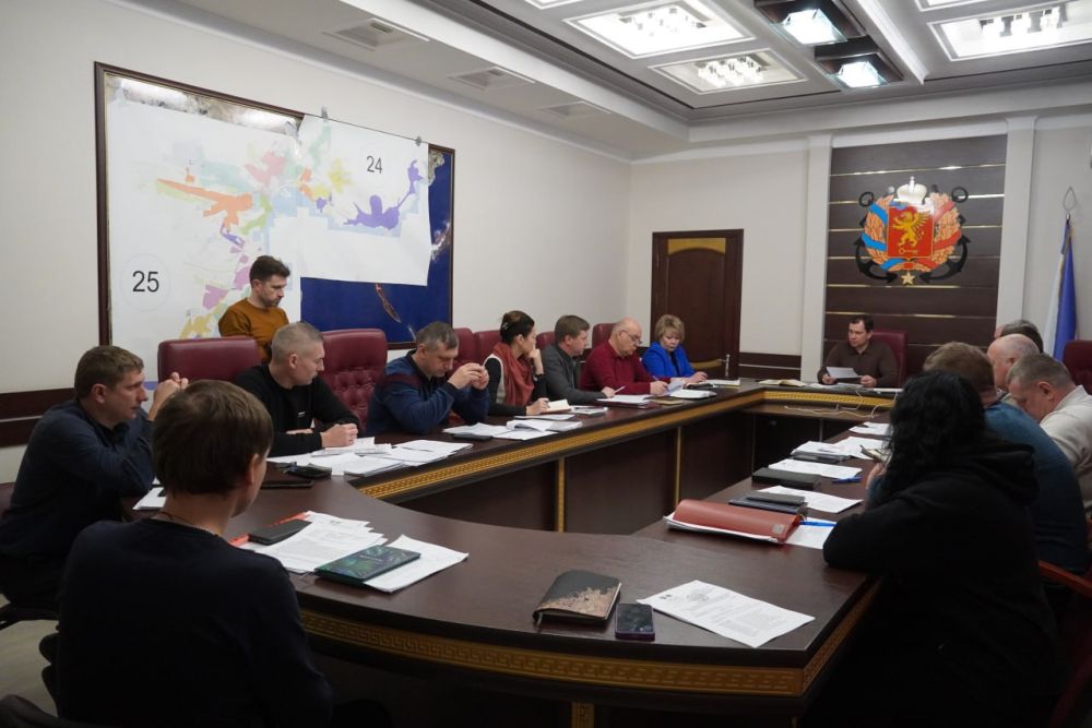 Глава администрации Керчи Олег КАТОРГИН провел аппаратное совещание с заместителями и начальниками структурных подразделений администрации Глава администрации Керчи Олег КАТОРГИН провел аппаратное совещание с заместителями и начальниками структурных подразделений администрации