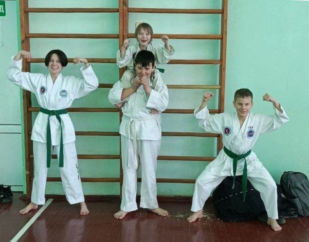 1 марта в спортивном зале школы № 43 в Симферополе состоялся турнир по тхэквондо ИТФ, посвящённый Дню защитника Отечества, в котором приняли участие около 110 юных спортсменов из многих уголков Крыма 1 марта в спортивном зале школы № 43 в Симферополе состоялся турнир по тхэквондо ИТФ, посвящённый Дню защитника Отечества, в котором приняли участие около 110 юных спортсменов из многих уголков Крыма