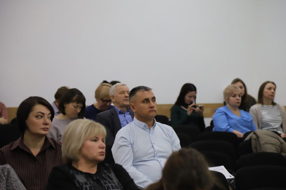 Анжелика Ястребова: На аппаратном совещании первый заместитель главы администрации Бахчисарайского района Энвер Аблаев сообщил, что в настоящее время процент исполнения бюджета района составляет 11,2% Анжелика Ястребова: На аппаратном совещании первый заместитель главы администрации Бахчисарайского района Энвер Аблаев сообщил, что в настоящее время процент исполнения бюджета района составляет 11,2%