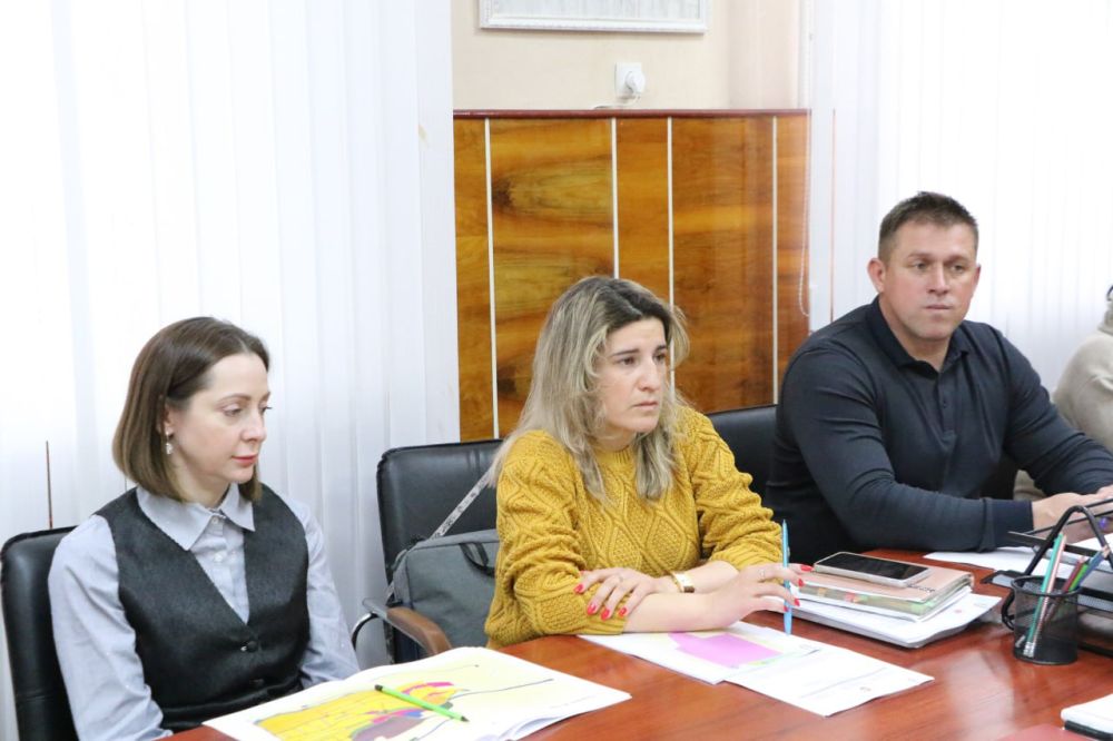 Ольга Урайкина: В рамках следующего приёма граждан, встреча прошла при участии заместителя главы администрации Бахчисарайского района Екатерины Глинкиной, начальника отдела по вопросам архитектуры, градостроительства... Ольга Урайкина: В рамках следующего приёма граждан, встреча прошла при участии заместителя главы администрации Бахчисарайского района Екатерины Глинкиной, начальника отдела по вопросам архитектуры, градостроительства...