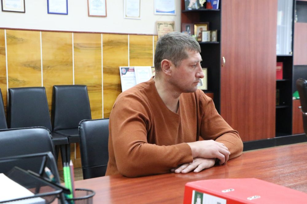 Ольга Урайкина: Сегодня в присутствии главы администрации Скалистовского сельского поселения Руслана Фурсенко, состоялся прием граждан с жителем Скалистовского сельского поселения, старостой с. Глубокий Яр Русланом Фиргано Ольга Урайкина: Сегодня в присутствии главы администрации Скалистовского сельского поселения Руслана Фурсенко, состоялся прием граждан с жителем Скалистовского сельского поселения, старостой с. Глубокий Яр Русланом Фиргано