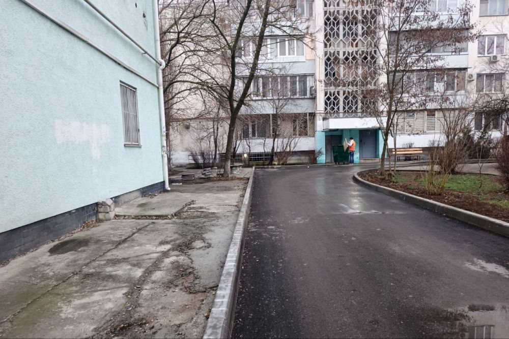 Александр Юрьев: На устранение недостатков, выявленных после ремонта внутридворовых проездов по ул. Дм. Ульянова, 19, 19а, ул. Демышева, 100, 102 и Пр. Победы, 35, 37, 39, давал две недели Александр Юрьев: На устранение недостатков, выявленных после ремонта внутридворовых проездов по ул. Дм. Ульянова, 19, 19а, ул. Демышева, 100, 102 и Пр. Победы, 35, 37, 39, давал две недели