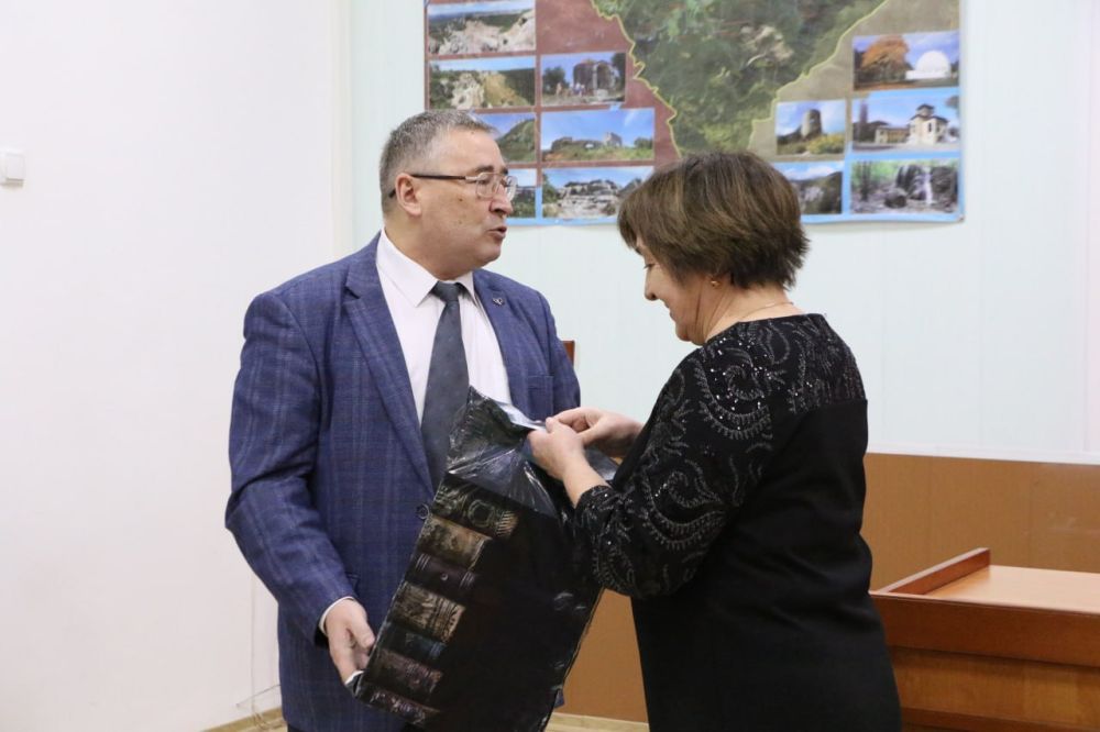 Ольга Урайкина: На совещание был приглашён Барилюк Николай Николаевич - советник управляющего Отделения по Республике Крым Южного главного управления Центрального банка Российской Федерации, который наградил победителей... Ольга Урайкина: На совещание был приглашён Барилюк Николай Николаевич - советник управляющего Отделения по Республике Крым Южного главного управления Центрального банка Российской Федерации, который наградил победителей...
