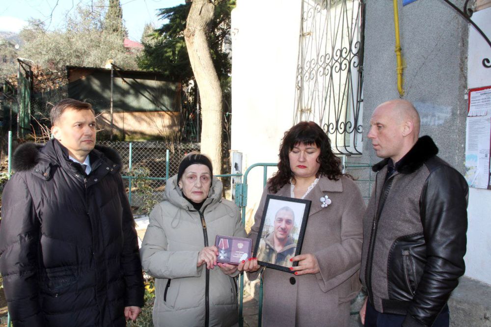 Константин Шимановский: На Московской, 39 открыта мемориальная доска в память о Герое современности Александре Юрьевиче Слабинском, погибшем при исполнении воинского долга Константин Шимановский: На Московской, 39 открыта мемориальная доска в память о Герое современности Александре Юрьевиче Слабинском, погибшем при исполнении воинского долга