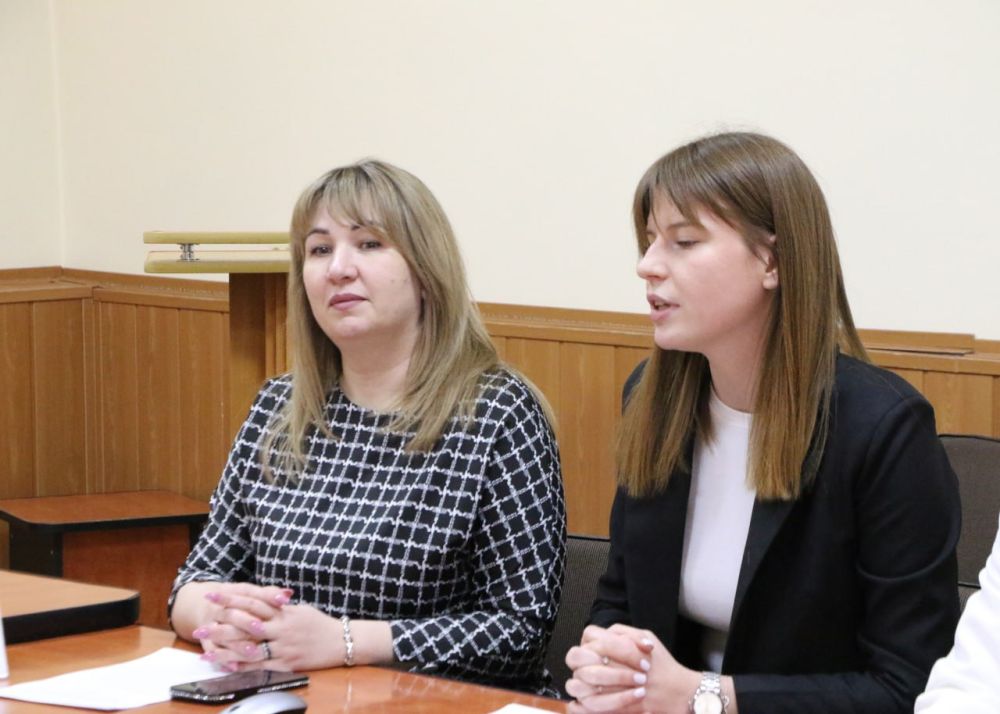 Ольга Урайкина: Сегодня в малом зале администрации Бахчисарайского района состоялась встреча лидеров ученического самоуправления с руководством района в формате «Диалог на равных» Ольга Урайкина: Сегодня в малом зале администрации Бахчисарайского района состоялась встреча лидеров ученического самоуправления с руководством района в формате «Диалог на равных»