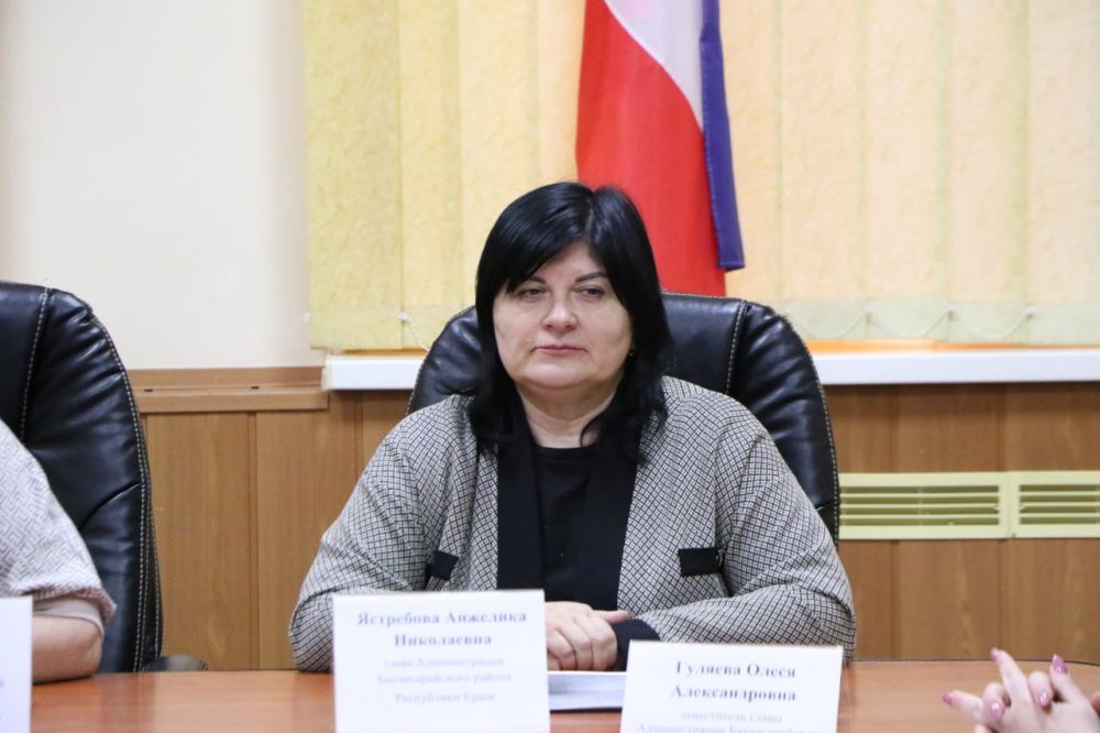 Ольга Урайкина: Сегодня в малом зале администрации Бахчисарайского района состоялась встреча лидеров ученического самоуправления с руководством района в формате «Диалог на равных» Ольга Урайкина: Сегодня в малом зале администрации Бахчисарайского района состоялась встреча лидеров ученического самоуправления с руководством района в формате «Диалог на равных»