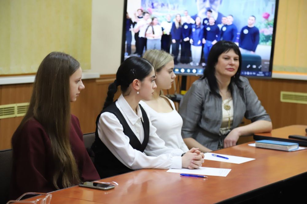 Анжелика Ястребова: С главой муниципального образования Бахчисарайский район - председателем районного совета Ольгой Урайкиной обсудили инициативы лидеров ученического самоуправления в формате «Диалог на равных» Анжелика Ястребова: С главой муниципального образования Бахчисарайский район - председателем районного совета Ольгой Урайкиной обсудили инициативы лидеров ученического самоуправления в формате «Диалог на равных»