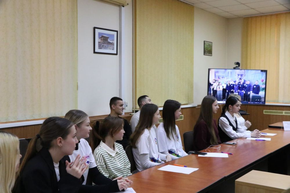 Ольга Урайкина: Сегодня в малом зале администрации Бахчисарайского района состоялась встреча лидеров ученического самоуправления с руководством района в формате «Диалог на равных» Ольга Урайкина: Сегодня в малом зале администрации Бахчисарайского района состоялась встреча лидеров ученического самоуправления с руководством района в формате «Диалог на равных»