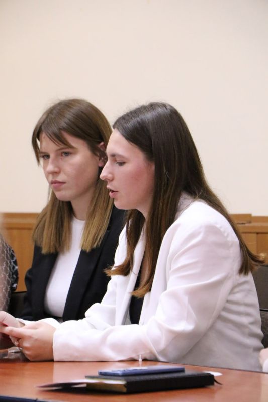 Ольга Урайкина: Сегодня в малом зале администрации Бахчисарайского района состоялась встреча лидеров ученического самоуправления с руководством района в формате «Диалог на равных» Ольга Урайкина: Сегодня в малом зале администрации Бахчисарайского района состоялась встреча лидеров ученического самоуправления с руководством района в формате «Диалог на равных»