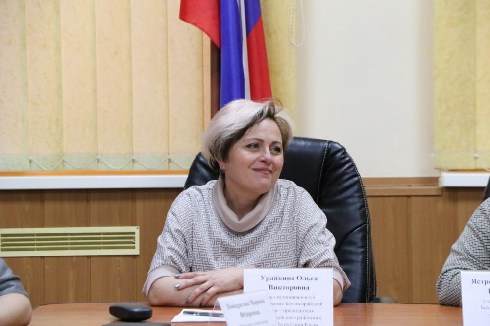 Ольга Урайкина: Сегодня в малом зале администрации Бахчисарайского района состоялась встреча лидеров ученического самоуправления с руководством района в формате «Диалог на равных» Ольга Урайкина: Сегодня в малом зале администрации Бахчисарайского района состоялась встреча лидеров ученического самоуправления с руководством района в формате «Диалог на равных»