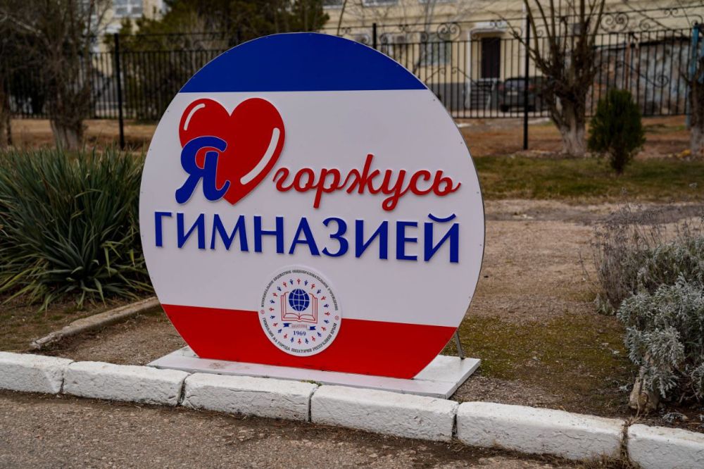 Александр Юрьев: Проверил ход работ по установке нового ограждения гимназии №8. Кроме замены забора, сейчас идёт обустройство пешеходной дорожки на месте тропинки, протоптанной не одним поколением школьников Александр Юрьев: Проверил ход работ по установке нового ограждения гимназии №8. Кроме замены забора, сейчас идёт обустройство пешеходной дорожки на месте тропинки, протоптанной не одним поколением школьников