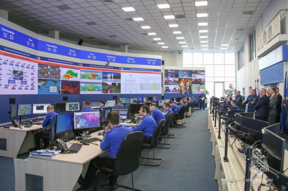 Участники программы «Время героев» проходят стажировку в МЧС России Участники программы «Время героев» проходят стажировку в МЧС России