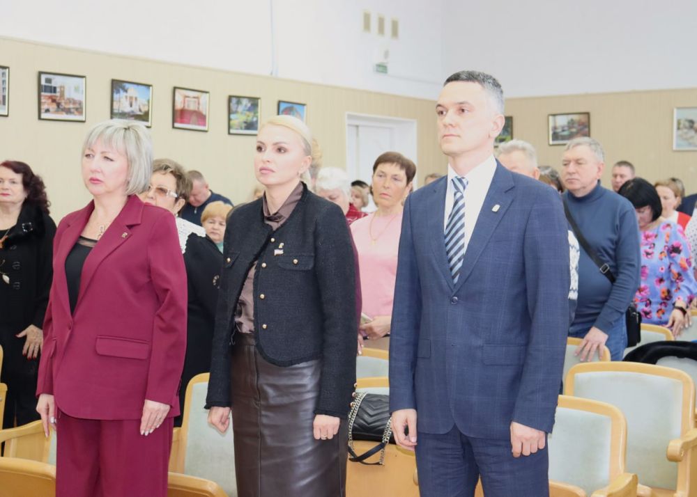 Сергей Петелин: Сегодня в администрации состоялась торжественная церемония вручения благодарностей заслуженным сотрудникам учреждений Симферопольского района Сергей Петелин: Сегодня в администрации состоялась торжественная церемония вручения благодарностей заслуженным сотрудникам учреждений Симферопольского района