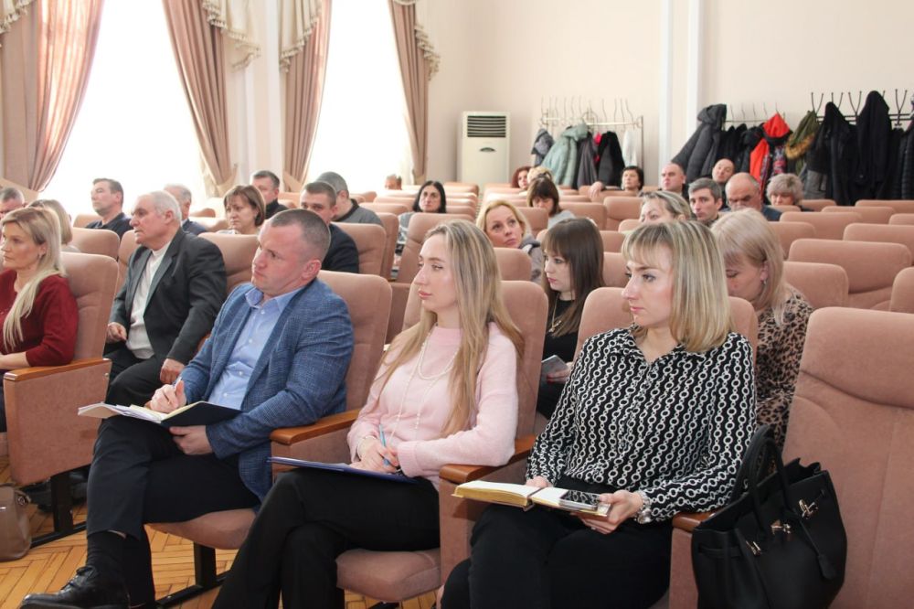 Михаил Афанасьев: Провёл совещание с представителями Совета председателей МКД Центрального Крыма, управляющих и ресурсоснабжающих организаций, Инспекции по жилищному надзору РК Михаил Афанасьев: Провёл совещание с представителями Совета председателей МКД Центрального Крыма, управляющих и ресурсоснабжающих организаций, Инспекции по жилищному надзору РК