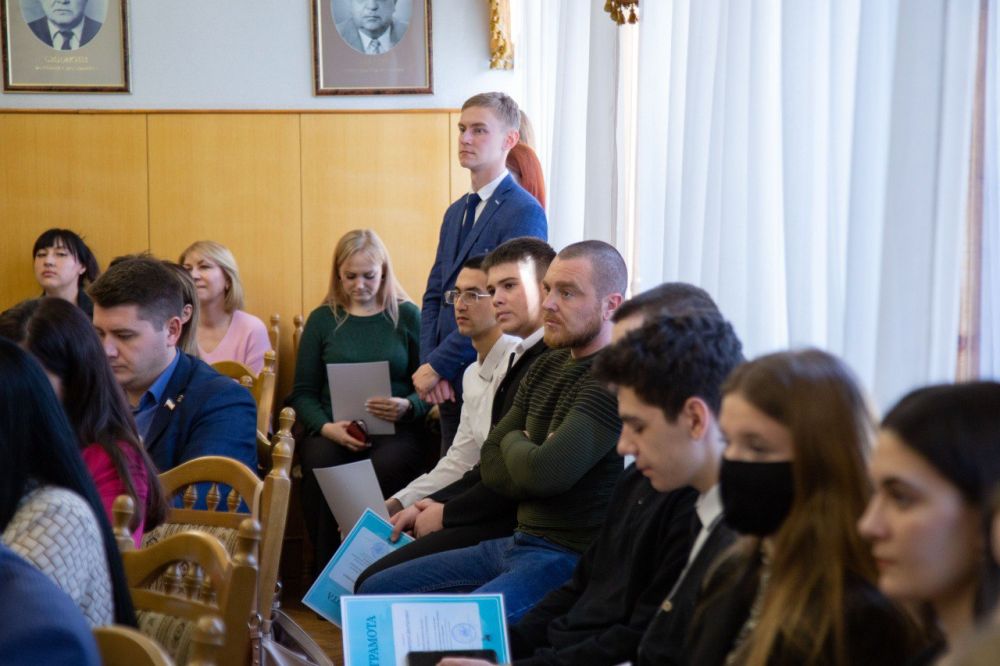 Сотрудники МВД по Республике Крым приняли участие в заседании Регионального совета по гражданско-патриотическому воспитанию, профилактике терроризма и деструктивного поведения молодежи при КФУ им.В.И Сотрудники МВД по Республике Крым приняли участие в заседании Регионального совета по гражданско-патриотическому воспитанию, профилактике терроризма и деструктивного поведения молодежи при КФУ им.В.И